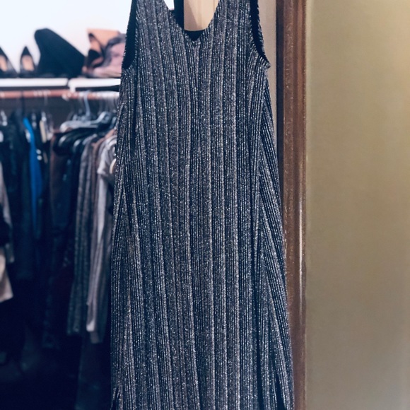 NWOT - Everly Silver Metallic slip dress - Picture 4 of 8